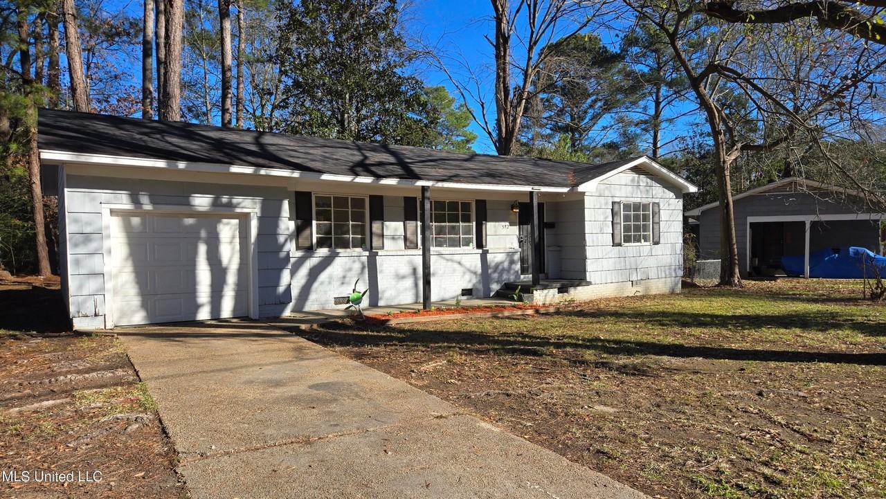 512 Woodward Ave - Photo 3 of 50