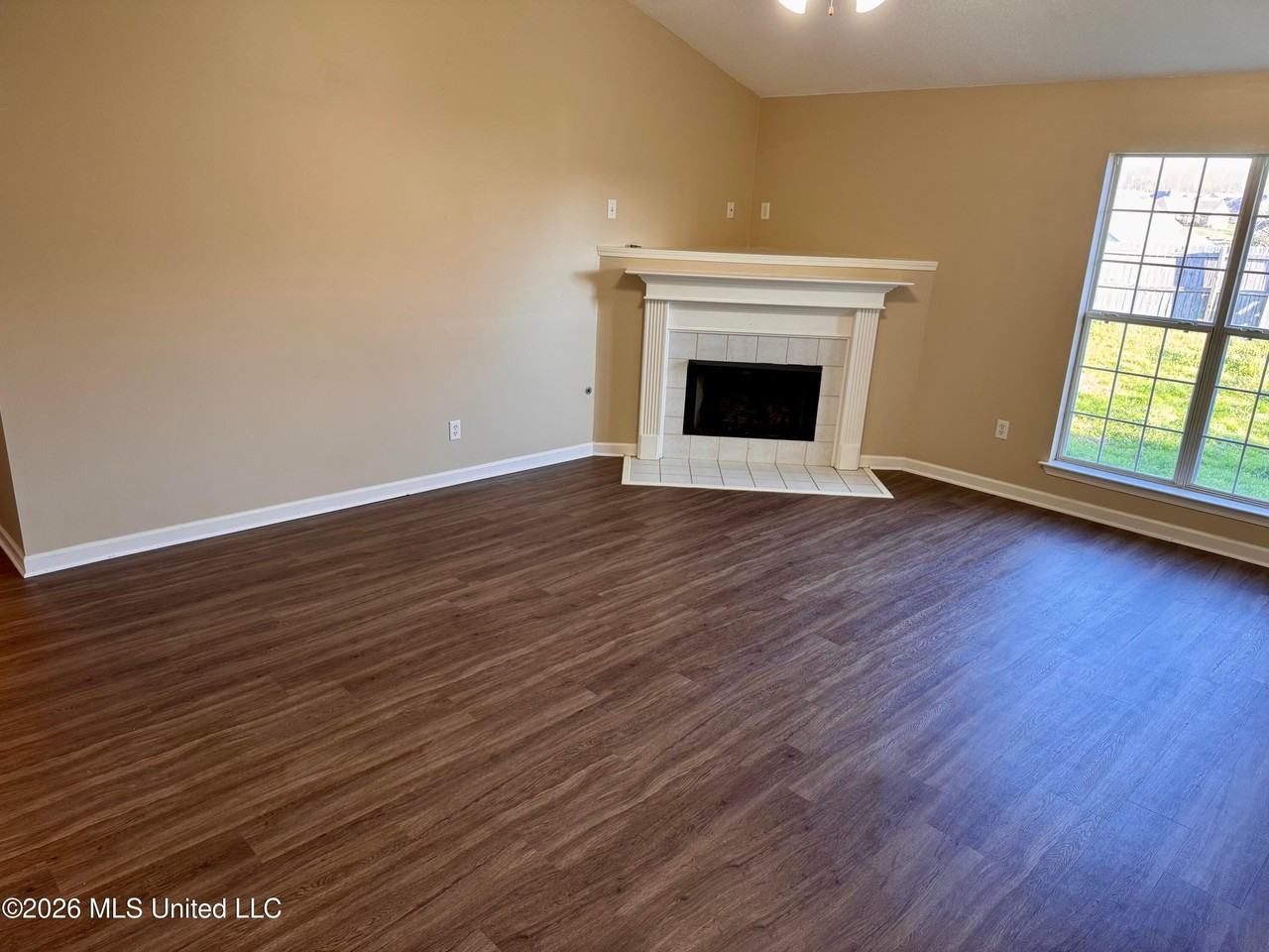 1664 Madison Cv W - Photo 3 of 12