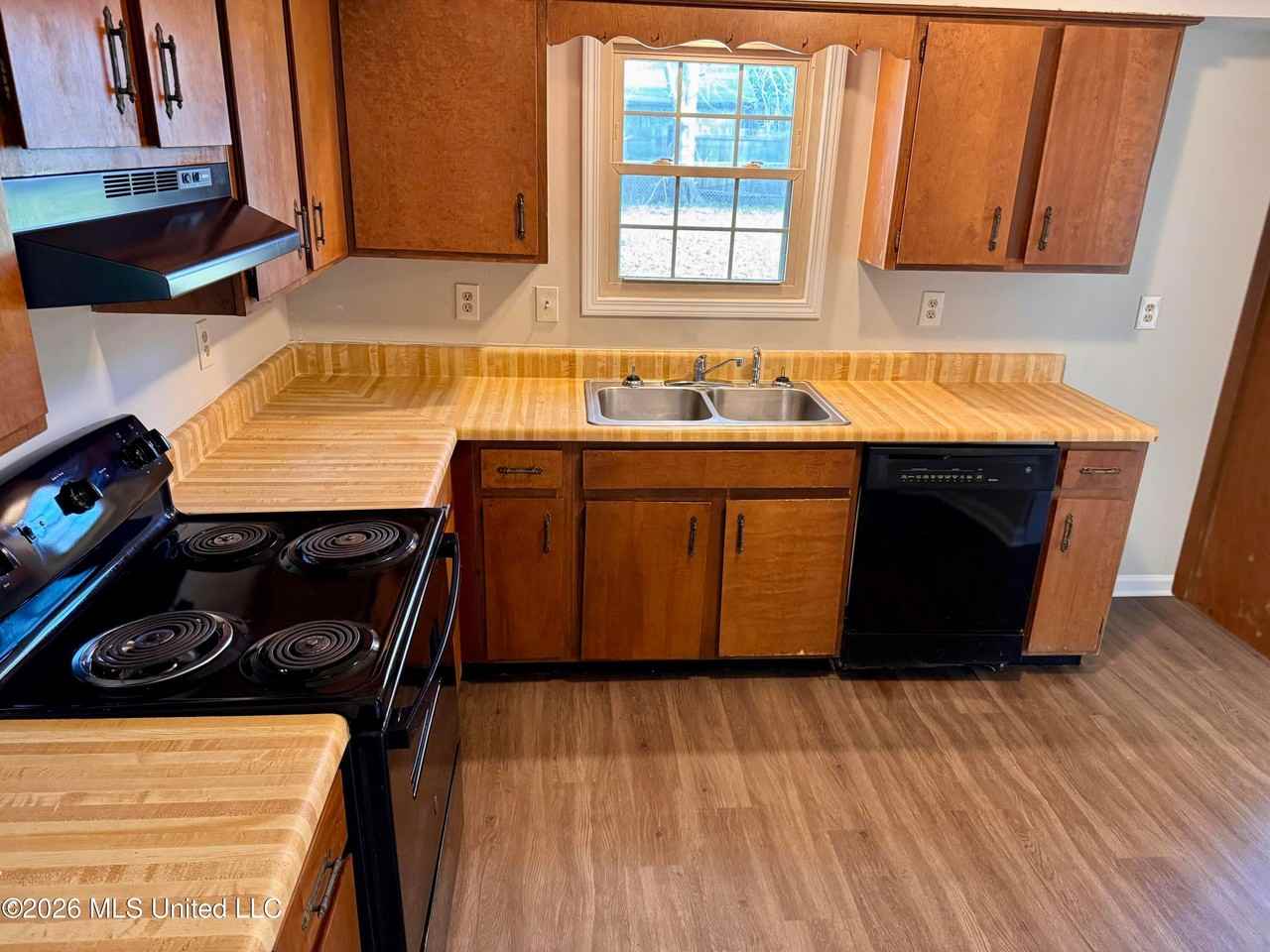 900 Clarington Dr - Photo 3 of 14