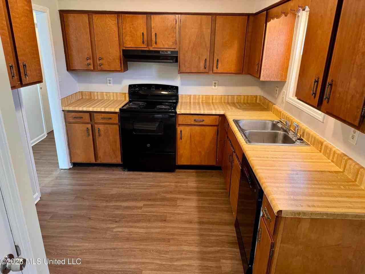 900 Clarington Dr - Photo 4 of 14