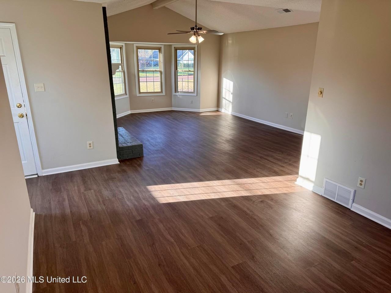 900 Clarington Dr - Photo 5 of 14