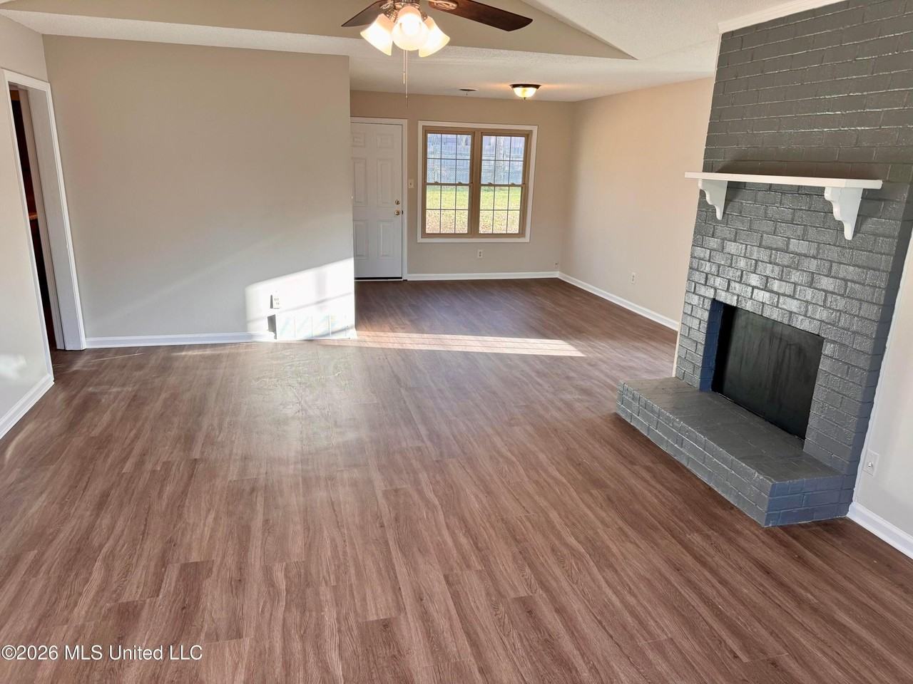 900 Clarington Dr - Photo 6 of 14