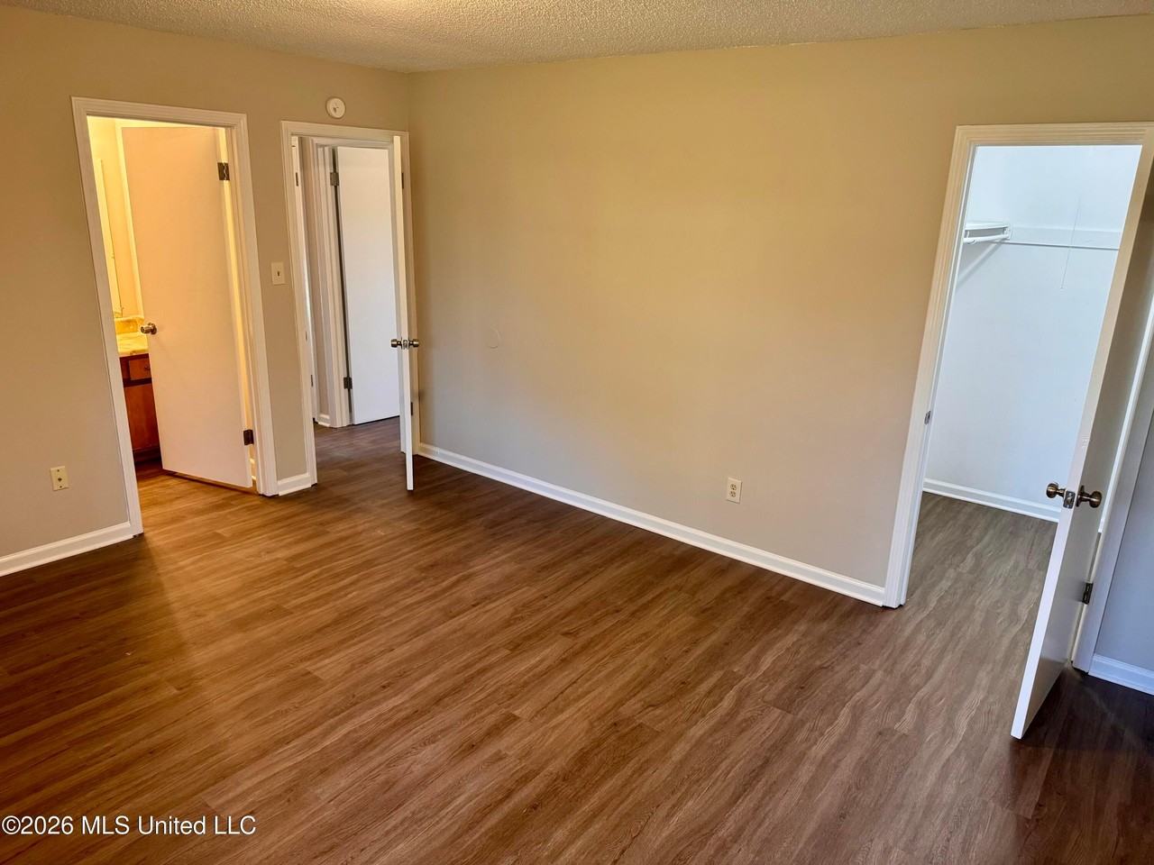 900 Clarington Dr - Photo 7 of 14