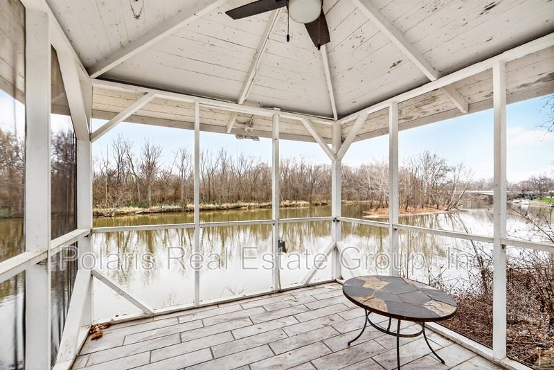 2222 E 75th St - Photo 3 of 34