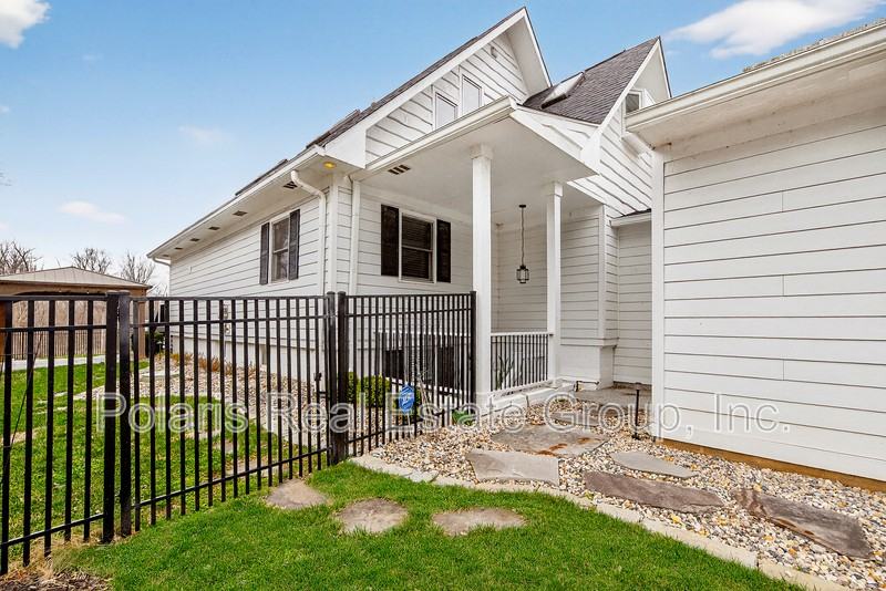 2222 E 75th St - Photo 5 of 34