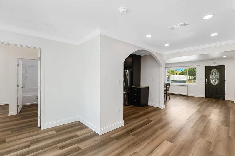 420 N Batavia St - Photo 3 of 14