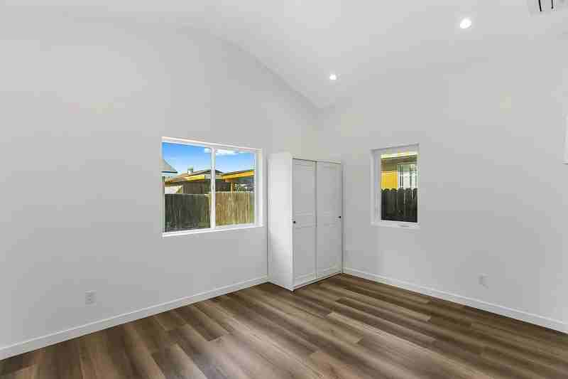 420 N Batavia St - Photo 4 of 14