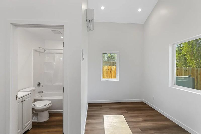 420 N Batavia St - Photo 5 of 14