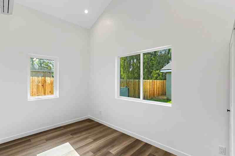 420 N Batavia St - Photo 6 of 14