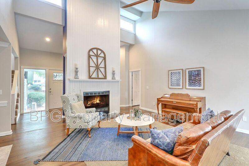 15 Glenkirk Dr - Photo 3 of 39