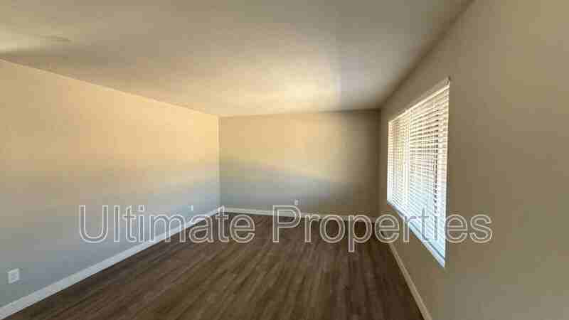 19219 N 21st Dr - Photo 2 of 9