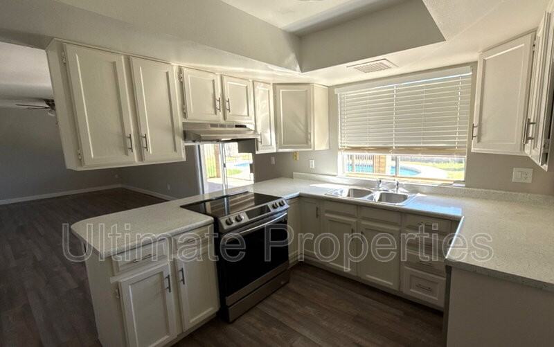 19219 N 21st Dr - Photo 3 of 9