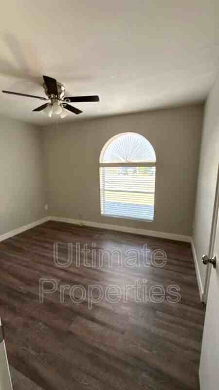 19219 N 21st Dr - Photo 4 of 9