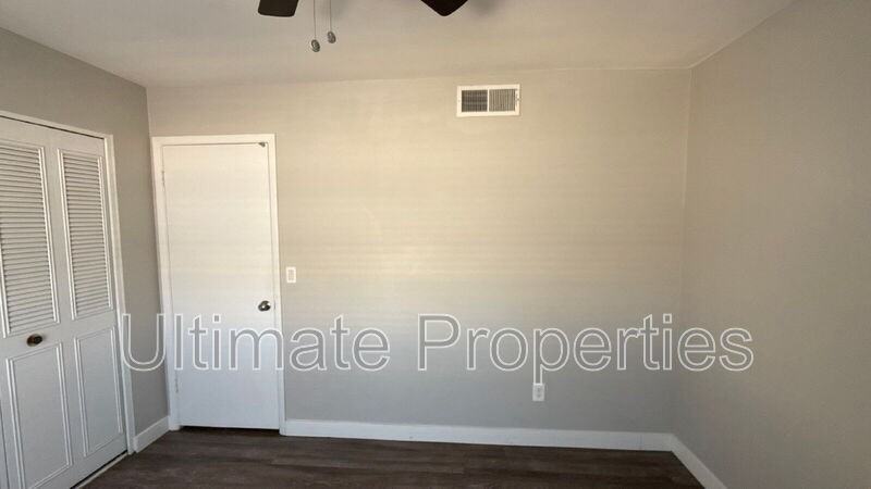 19219 N 21st Dr - Photo 5 of 9