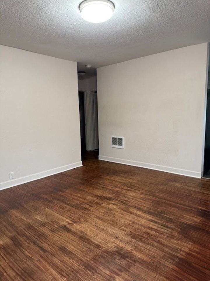 467-8th Street NW - Photo 3 of 31