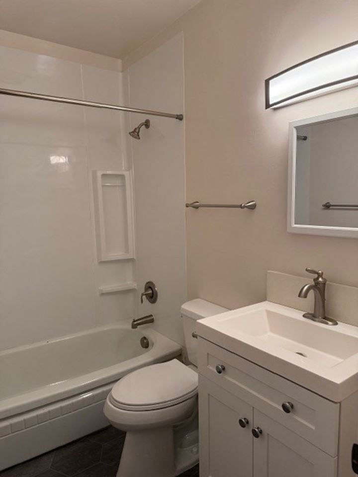 467-8th Street NW - Photo 4 of 31