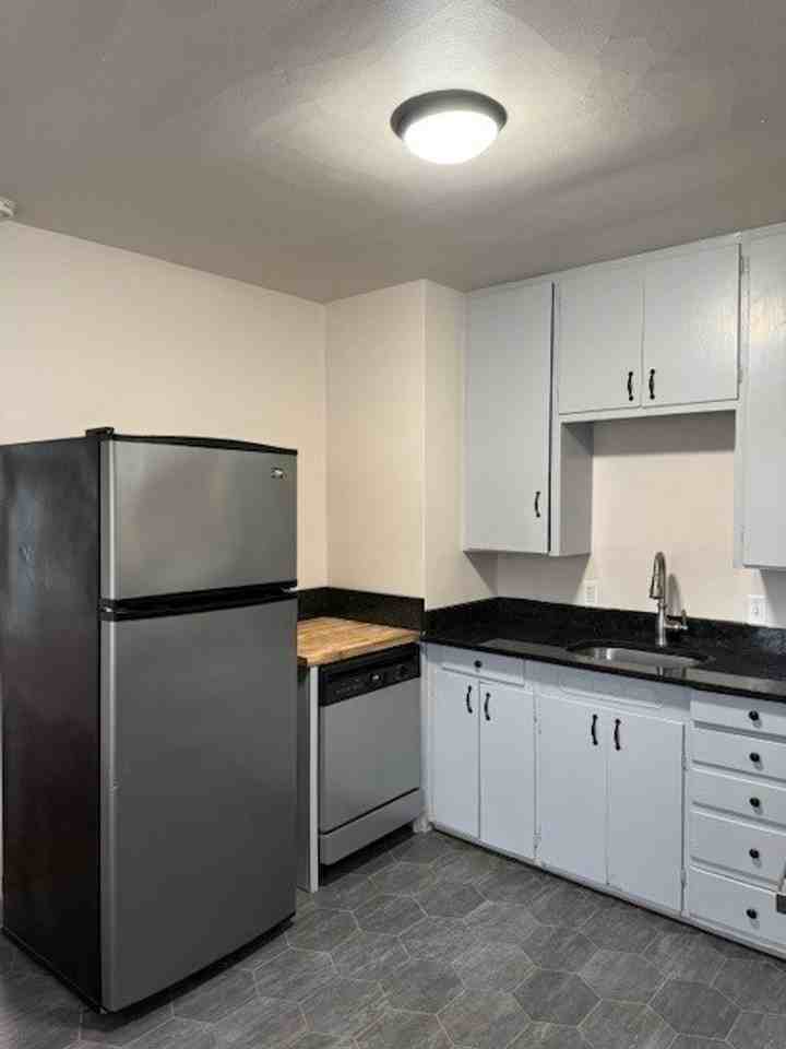 467-8th Street NW - Photo 5 of 31