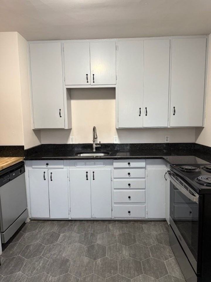 467-8th Street NW - Photo 6 of 31