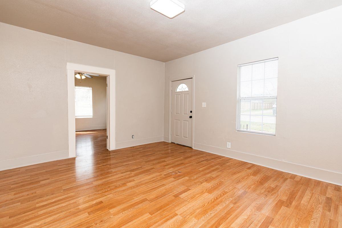 905 N 9th St - Photo 2 of 14