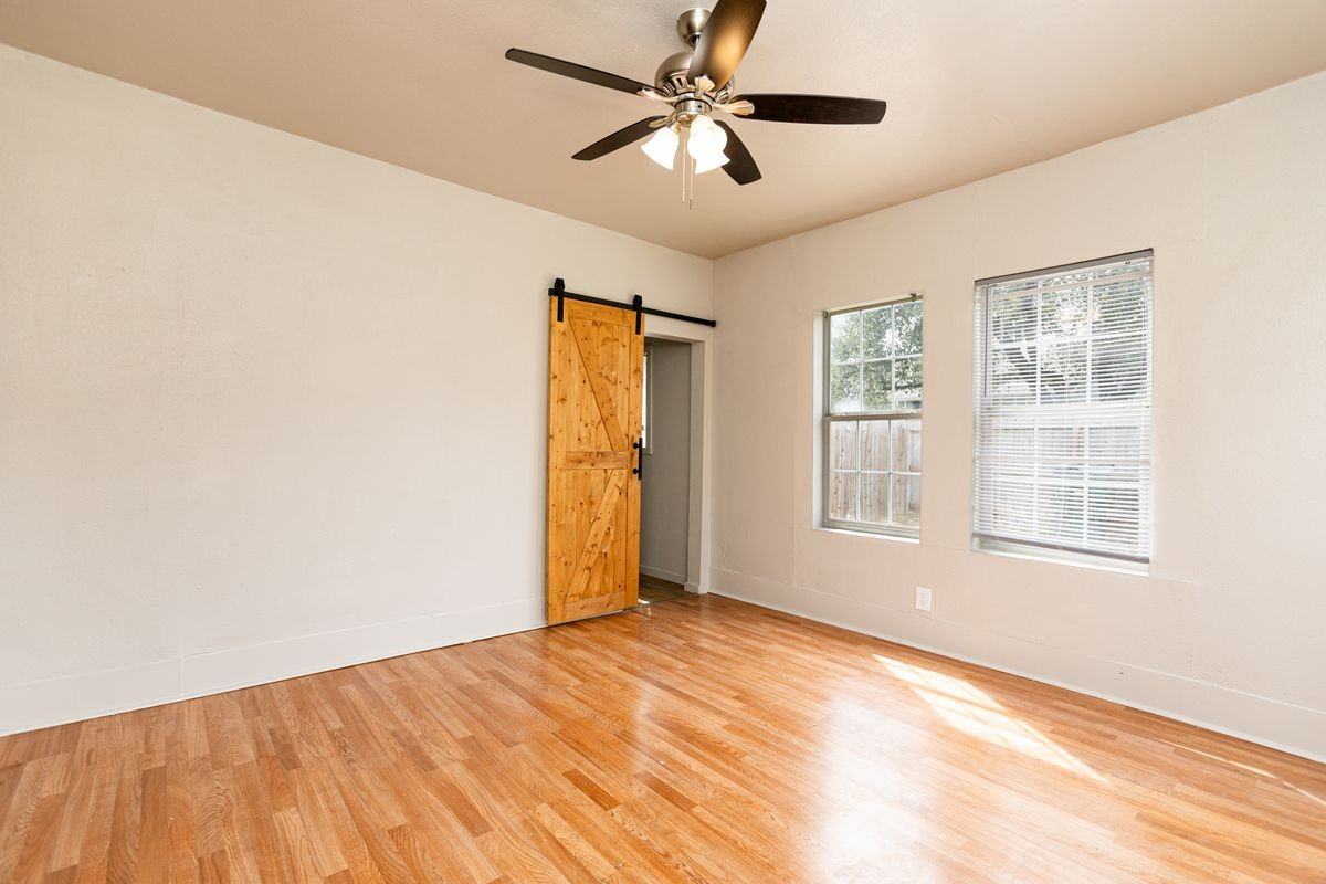 905 N 9th St - Photo 3 of 14