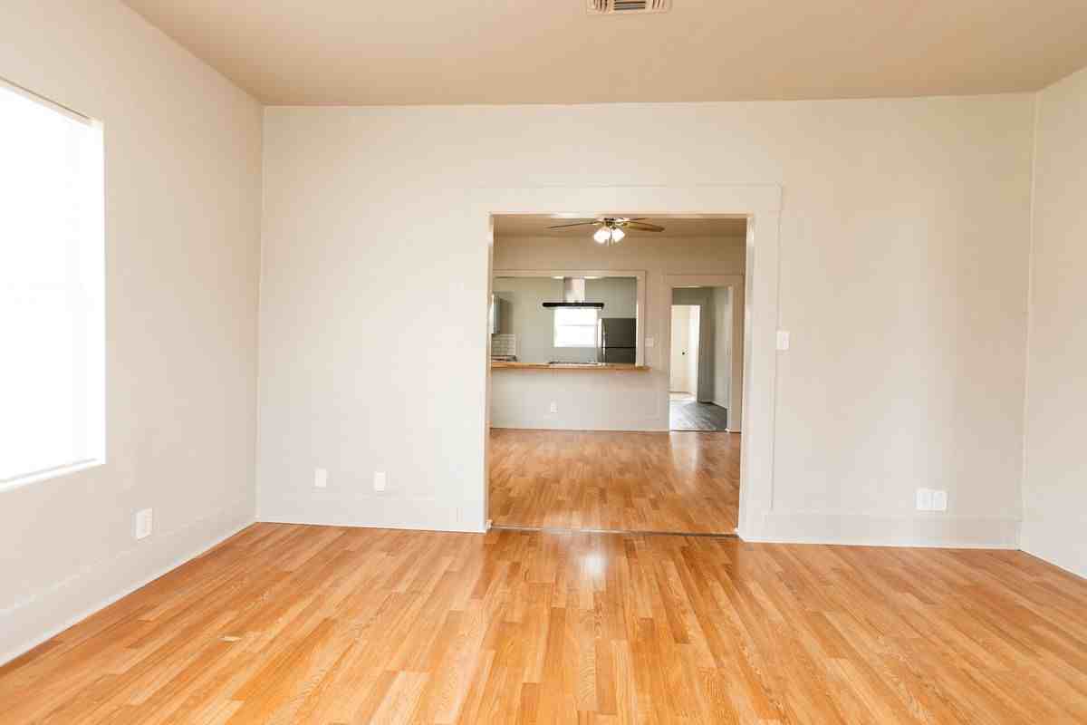 905 N 9th St - Photo 6 of 14