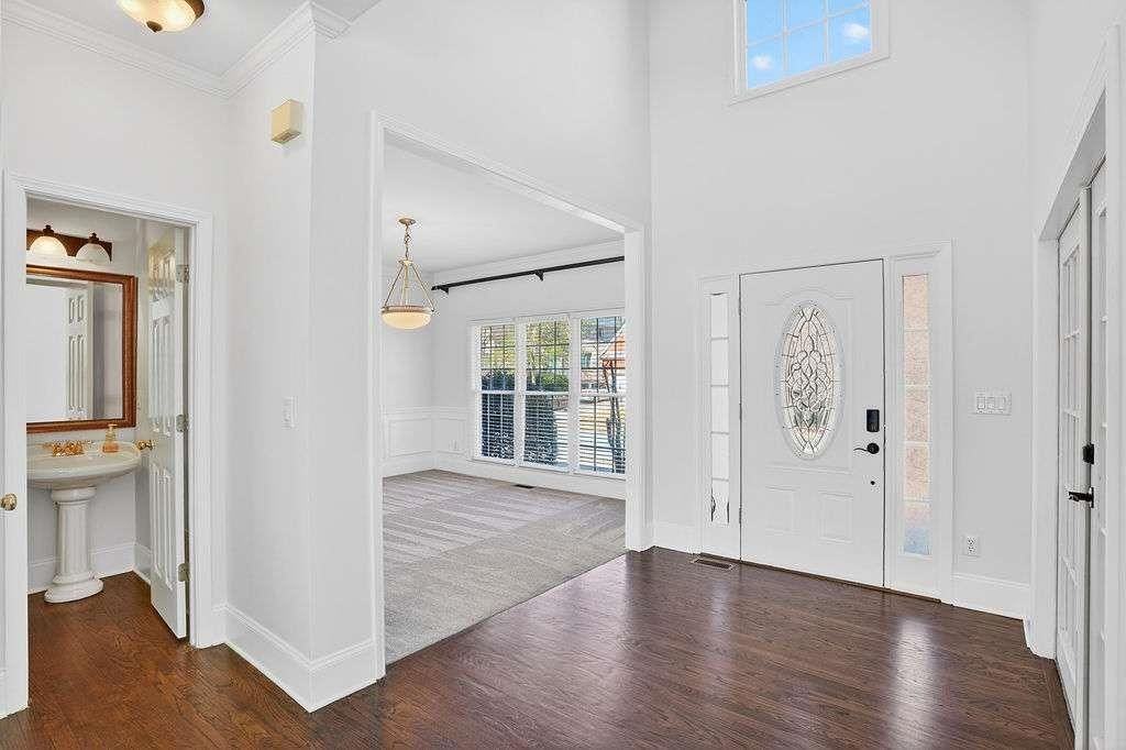 1200 Cresthaven Ln - Photo 5 of 50