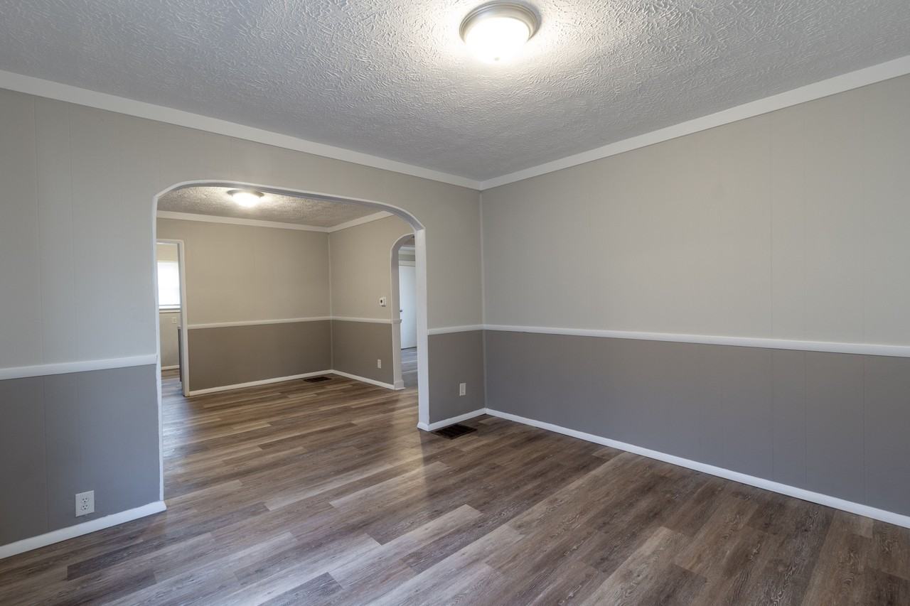 1419 W 22nd St - Photo 3 of 9