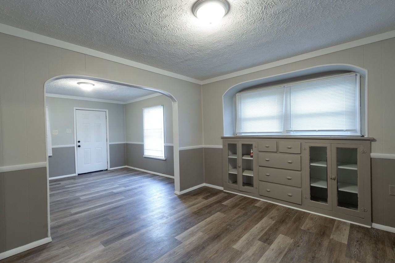 1419 W 22nd St - Photo 5 of 9