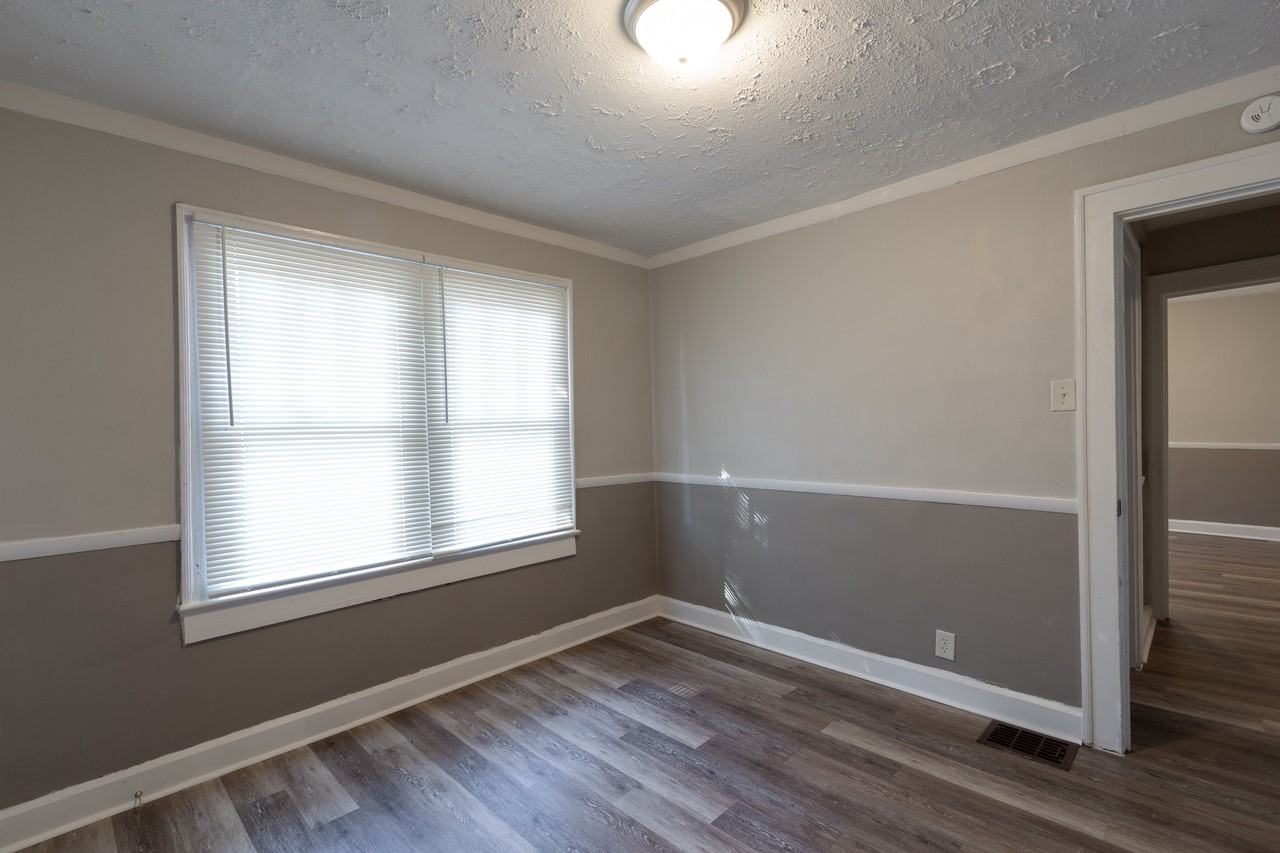 1419 W 22nd St - Photo 7 of 9