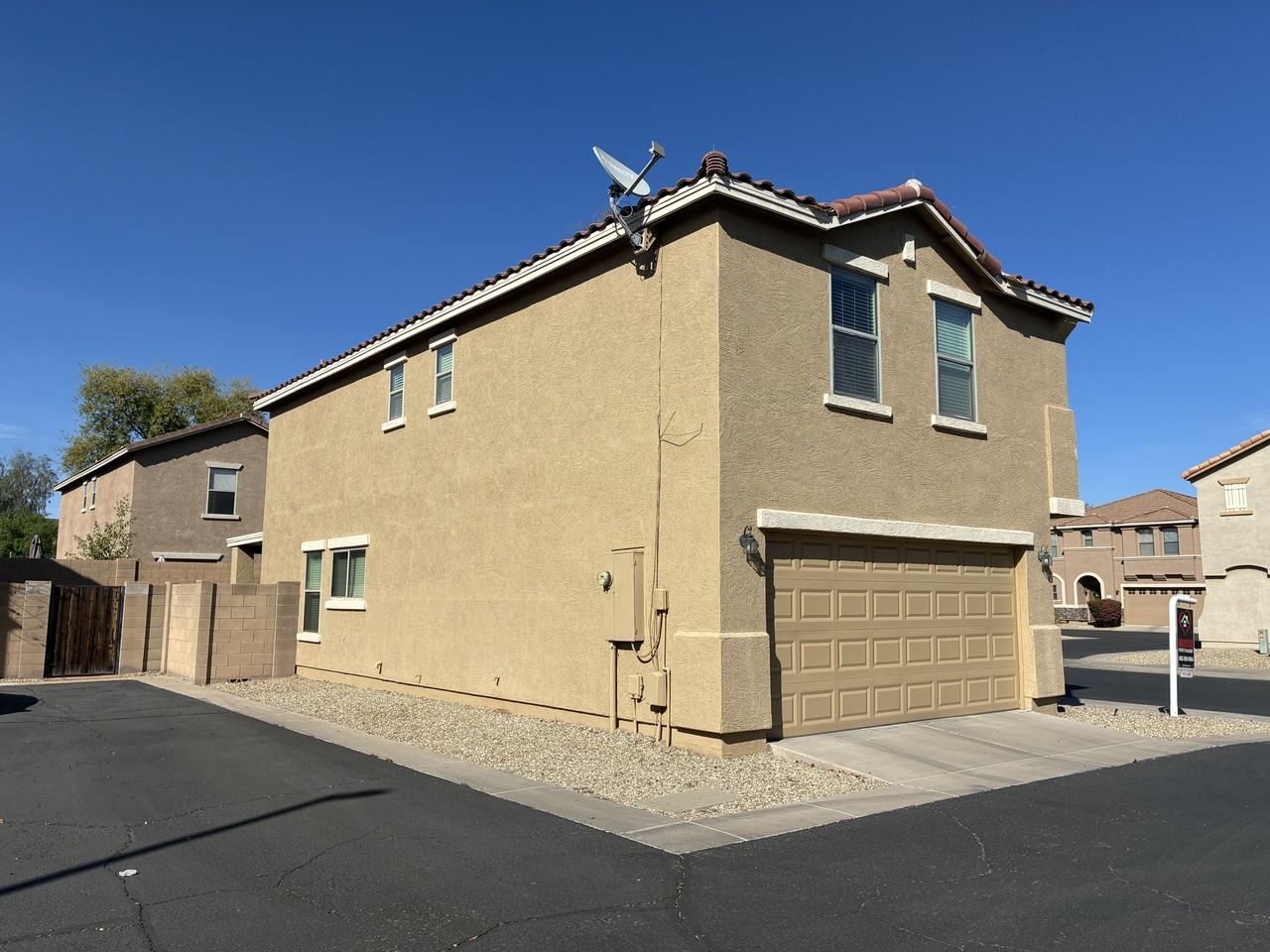 9646 N 82nd Gln - Photo 4 of 43