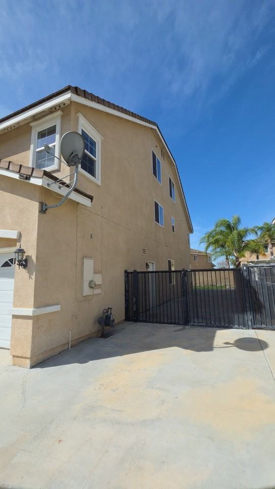 6179 Cedar Creek Rd - Photo 4 of 50