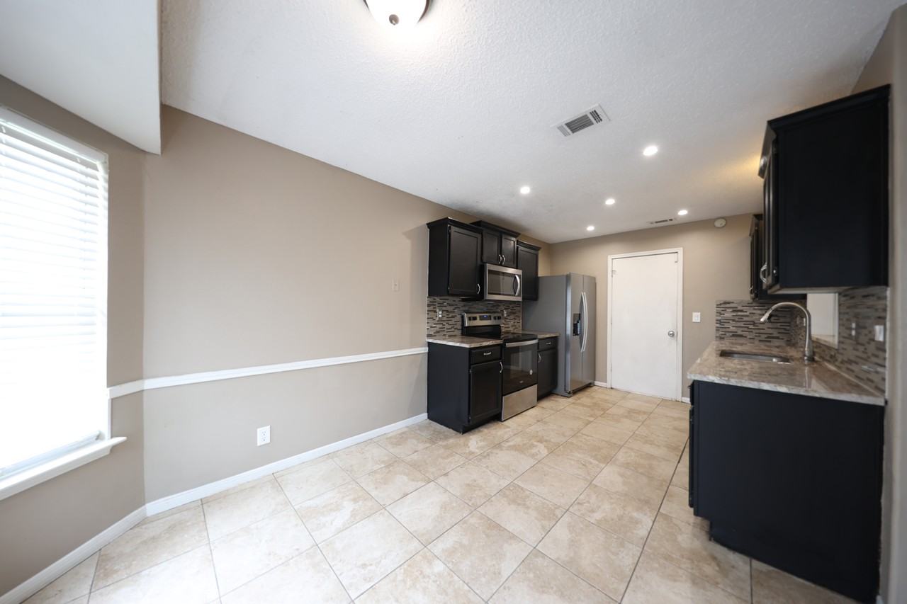 501 Elam Cir - Photo 5 of 20