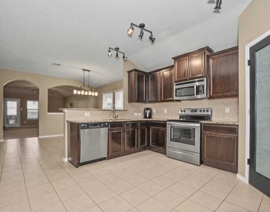 4907 Bayer Hollow Dr - Photo 2 of 14