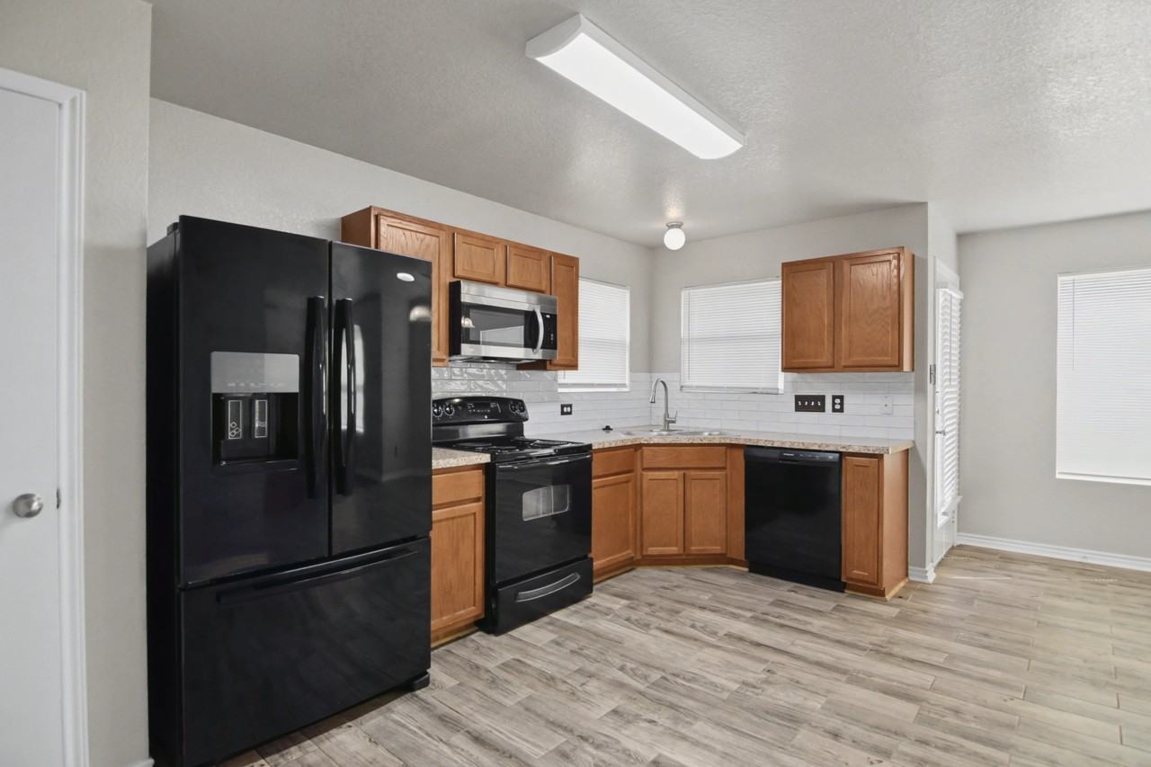 3304 Regency Ct - Photo 6 of 22