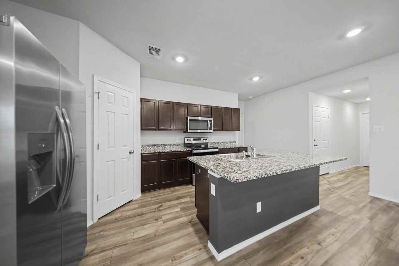 348 Jacquard Ct - Photo 6 of 25