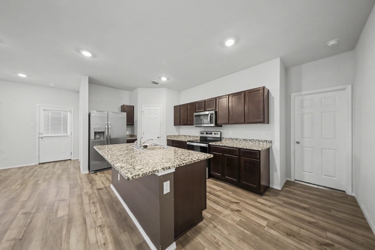 348 Jacquard Ct - Photo 4 of 25