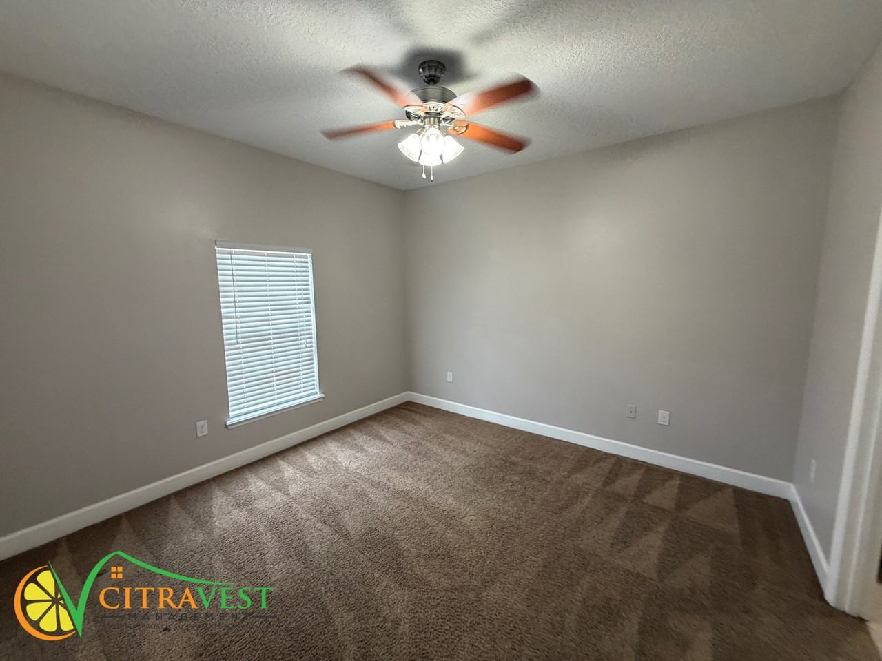 1292 Salisbury Dr - Photo 4 of 9