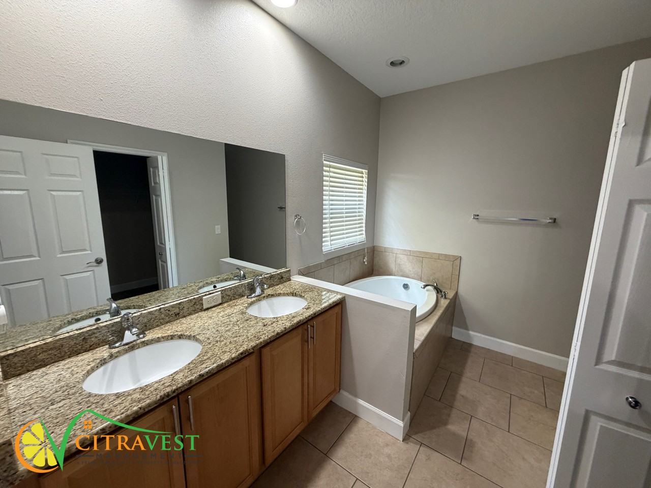 1292 Salisbury Dr - Photo 6 of 9