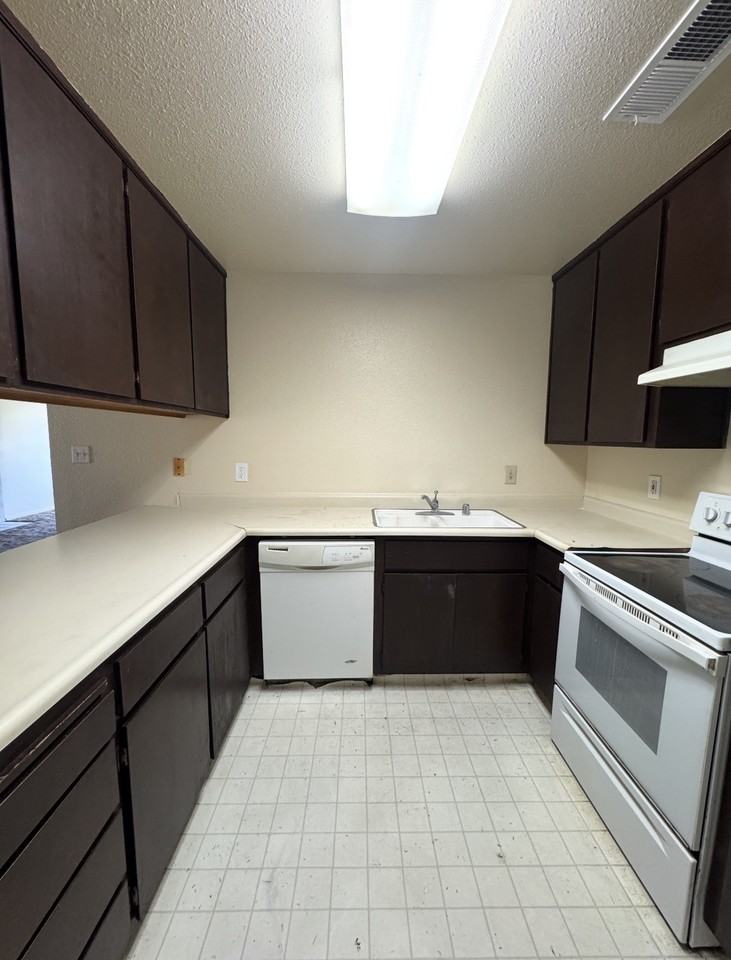 2745 Canyon Creek Dr - Photo 7 of 17