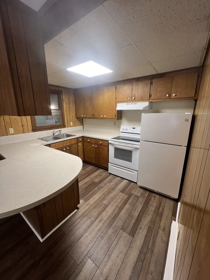 219 Green St - Photo 2 of 10