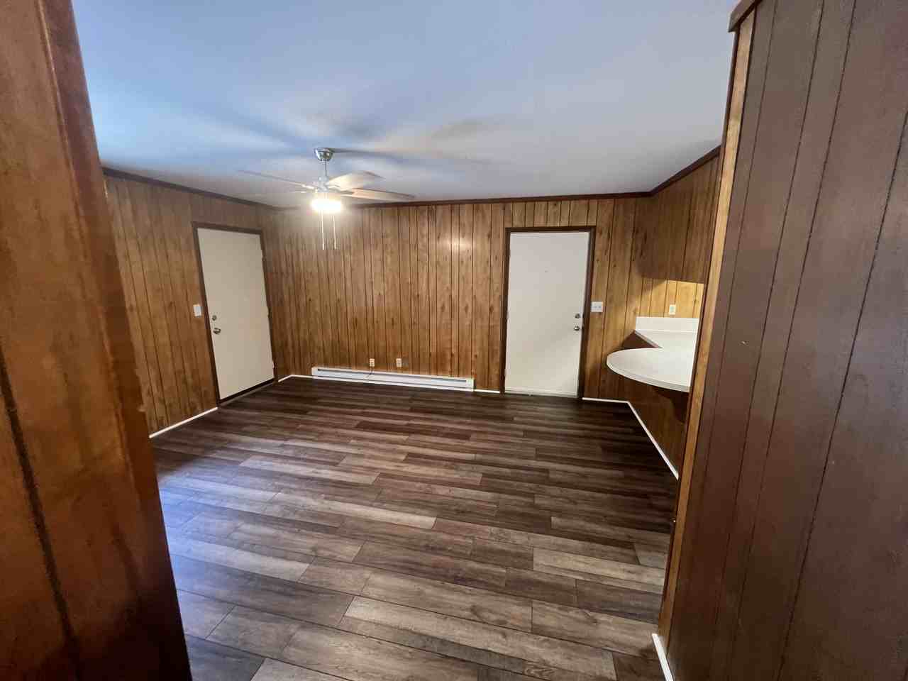 219 Green St - Photo 4 of 10