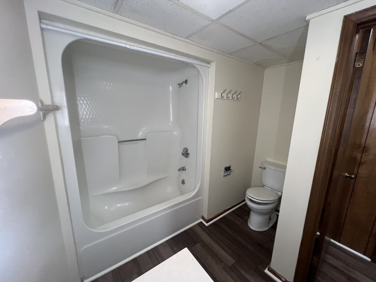 219 Green St - Photo 5 of 10