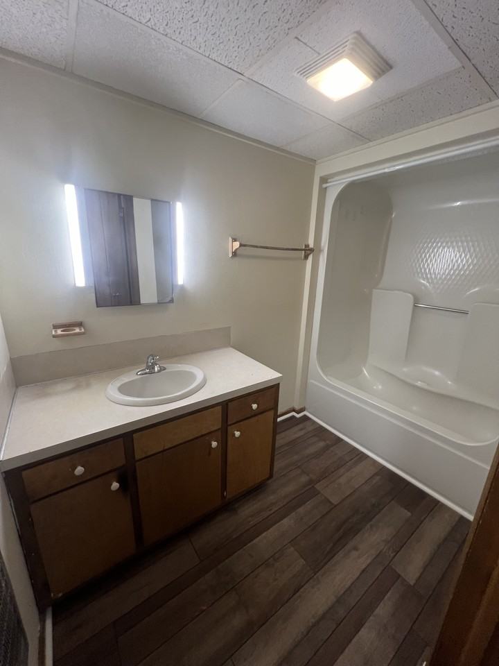 219 Green St - Photo 6 of 10