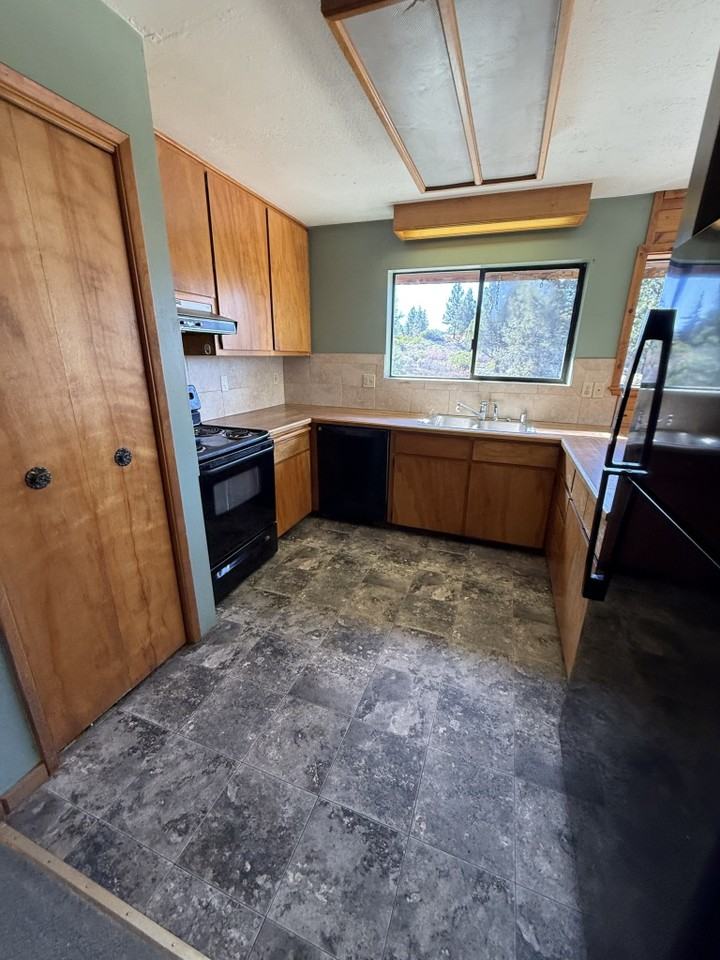 4824 Lake Shastina Dr - Photo 3 of 6