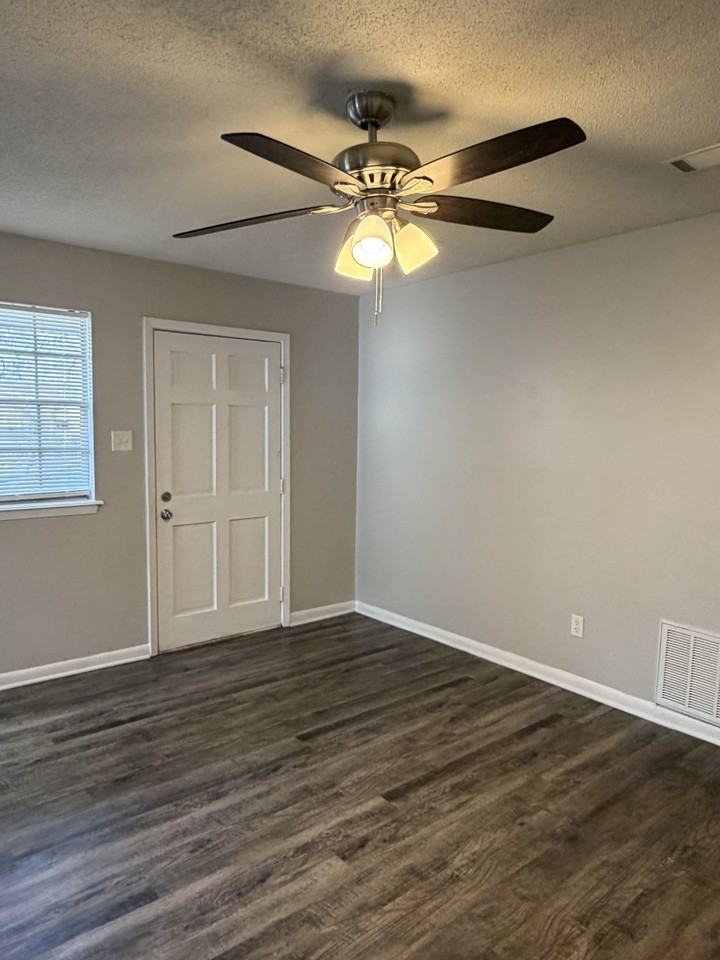 1 Acorn Pl - Photo 2 of 20