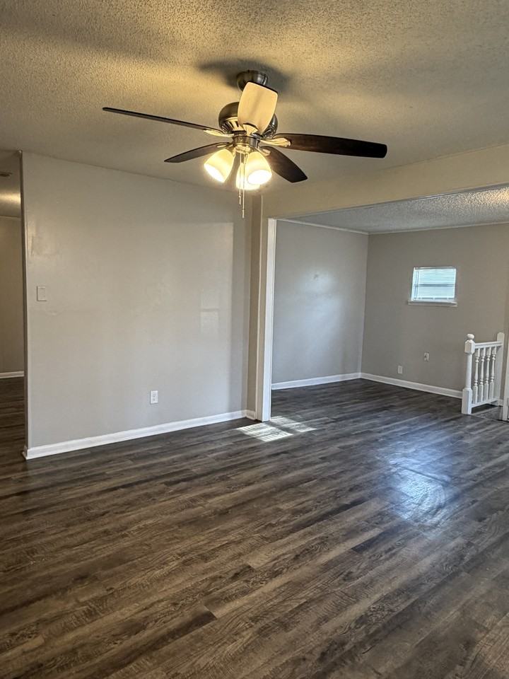 1 Acorn Pl - Photo 3 of 20