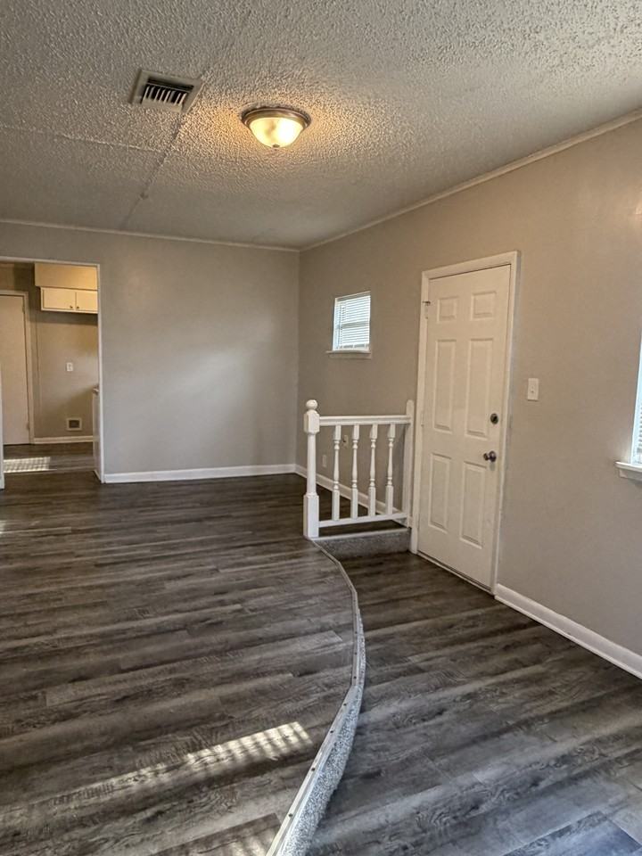 1 Acorn Pl - Photo 6 of 20