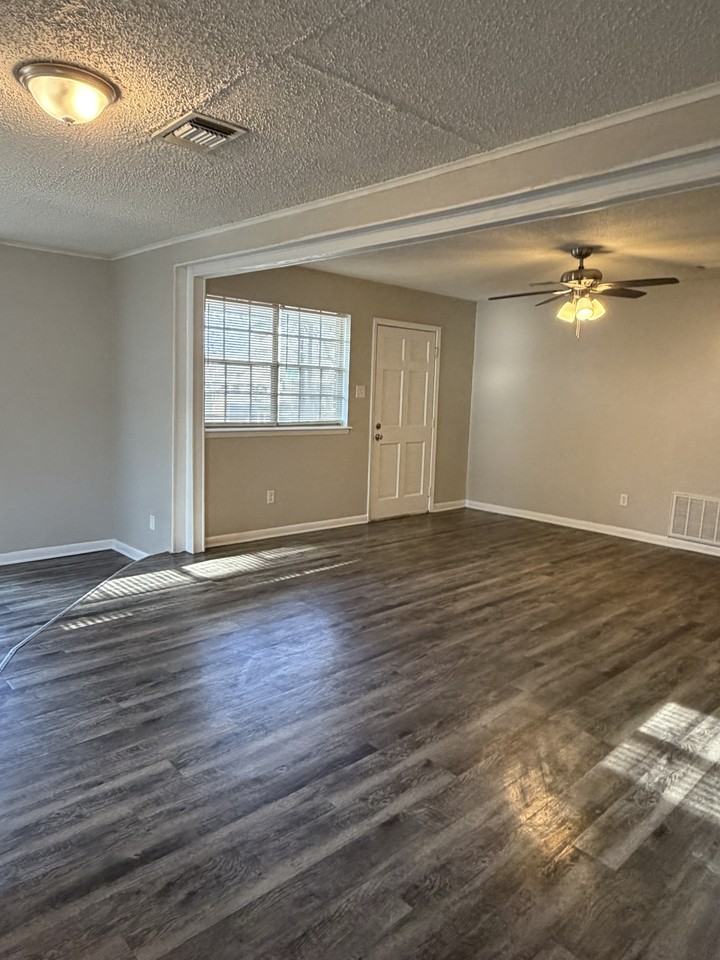 1 Acorn Pl - Photo 7 of 20