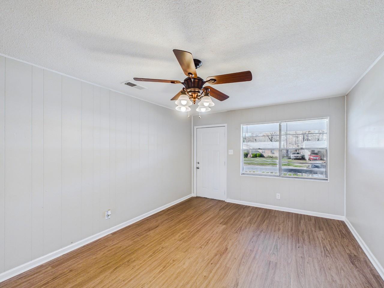 6921 Knollwood Rd - Photo 3 of 16