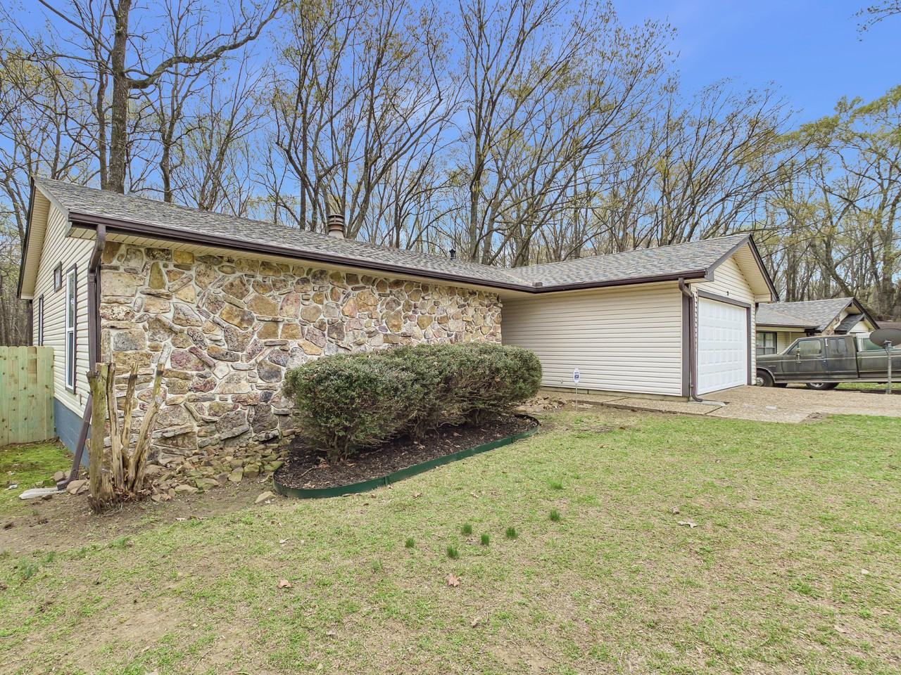 25 Del Tara Dr - Photo 2 of 19